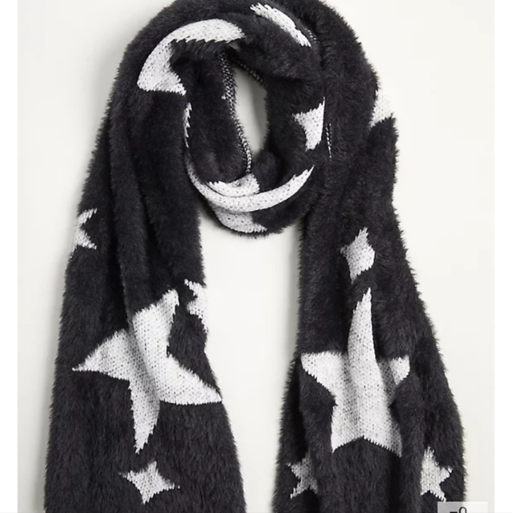 🆕️⭐️STAR ALLOVER OBLONG SCARF⭐️